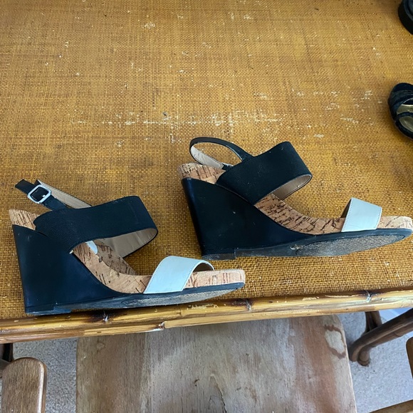 Simple, cute black and white sandal cork wedge heel - Picture 3 of 3